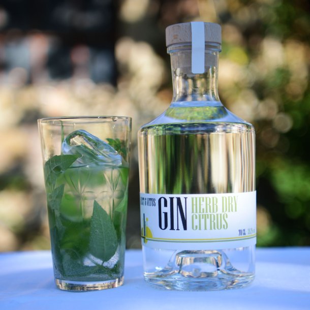 Herb Citrus Dry Gin � �kologisk � 39,2 % vol.
